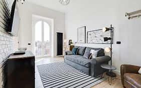 Bmga L Glam Industrial 3-Bed Apartment In Termini